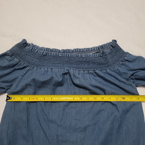 Michael Kors Women’s Top Chambray Blue Off the Shoulder Smocked Blouse Large - Picture 8 of 9